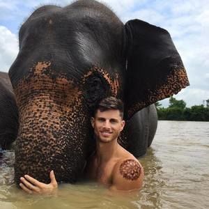 Meet your Posher, Barrett